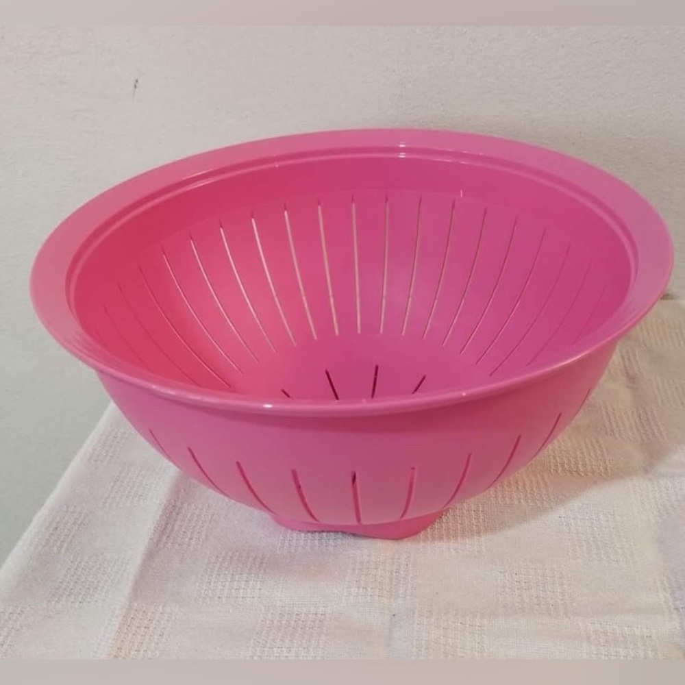 Pink Plastic Colander 4.3 Liter